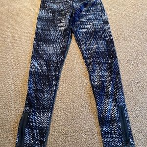 Blue and navy patterned DKNY leggings